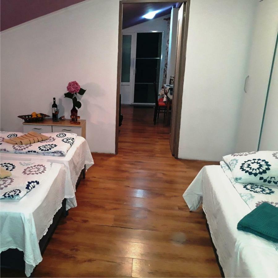 Hostel Pascalis Alesd Exterior photo