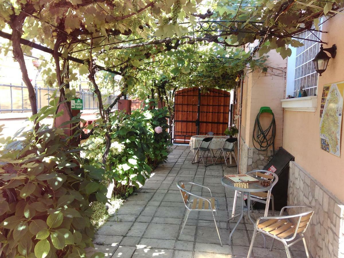 Hostel Pascalis Alesd Exterior photo