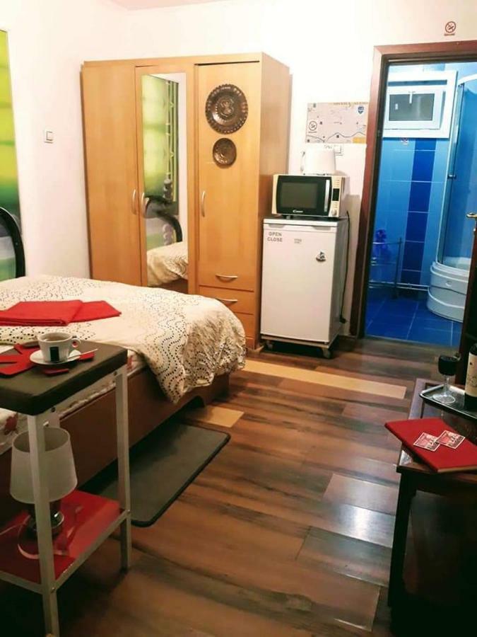 Hostel Pascalis Alesd Exterior photo